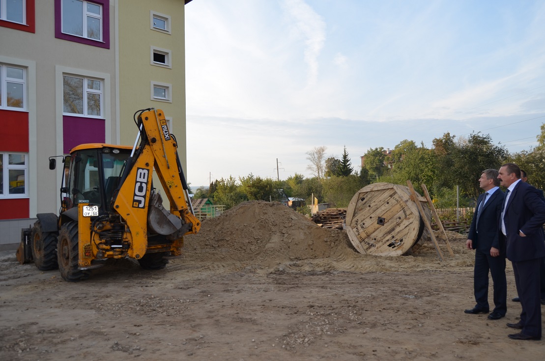 Алексей Русских проинспектировал строительство социальных объектов в Зарайском районе