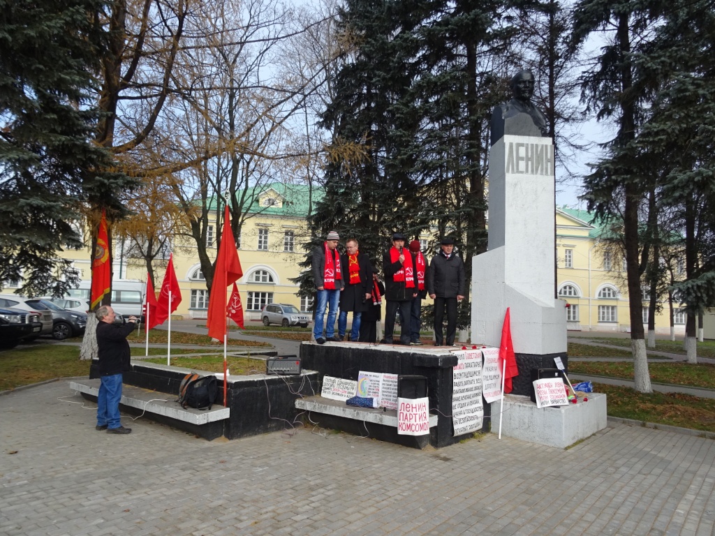 7 ноября в Сергиевом Посаде коммунисты провели митинг на Красногорской площади