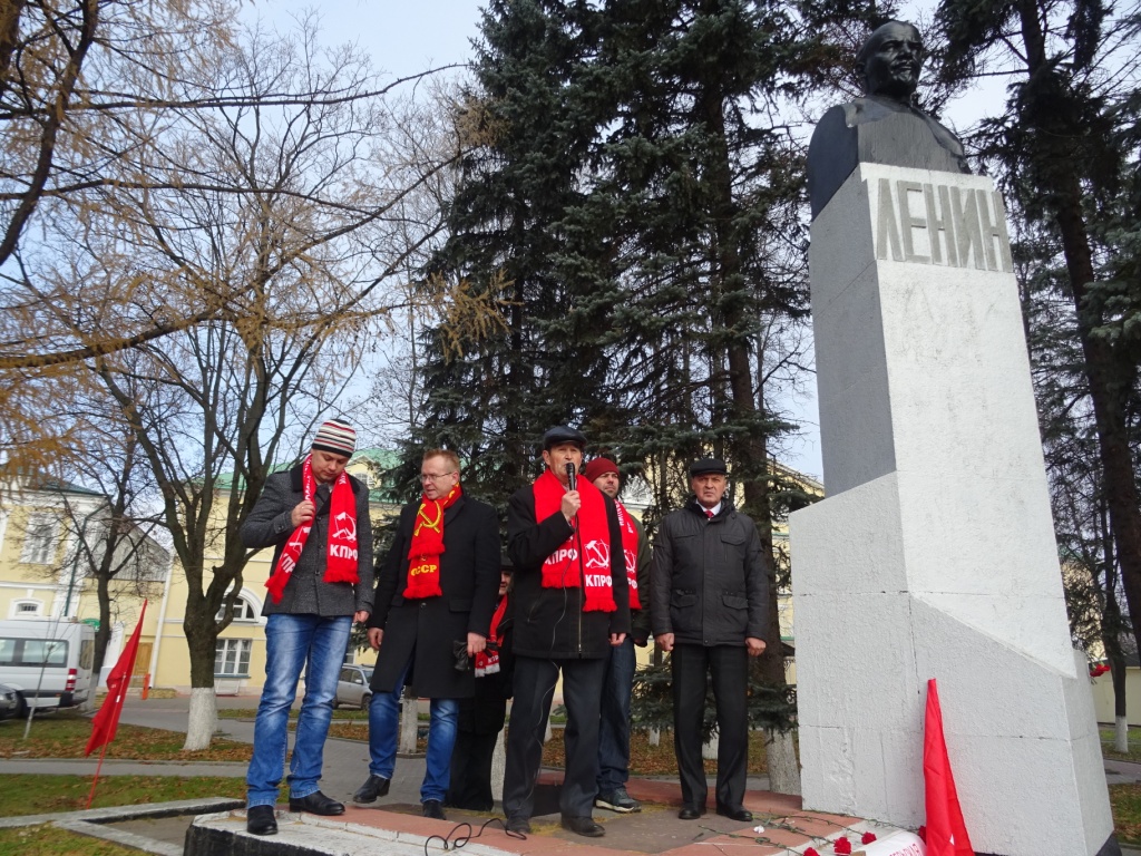 7 ноября в Сергиевом Посаде коммунисты провели митинг на Красногорской площади