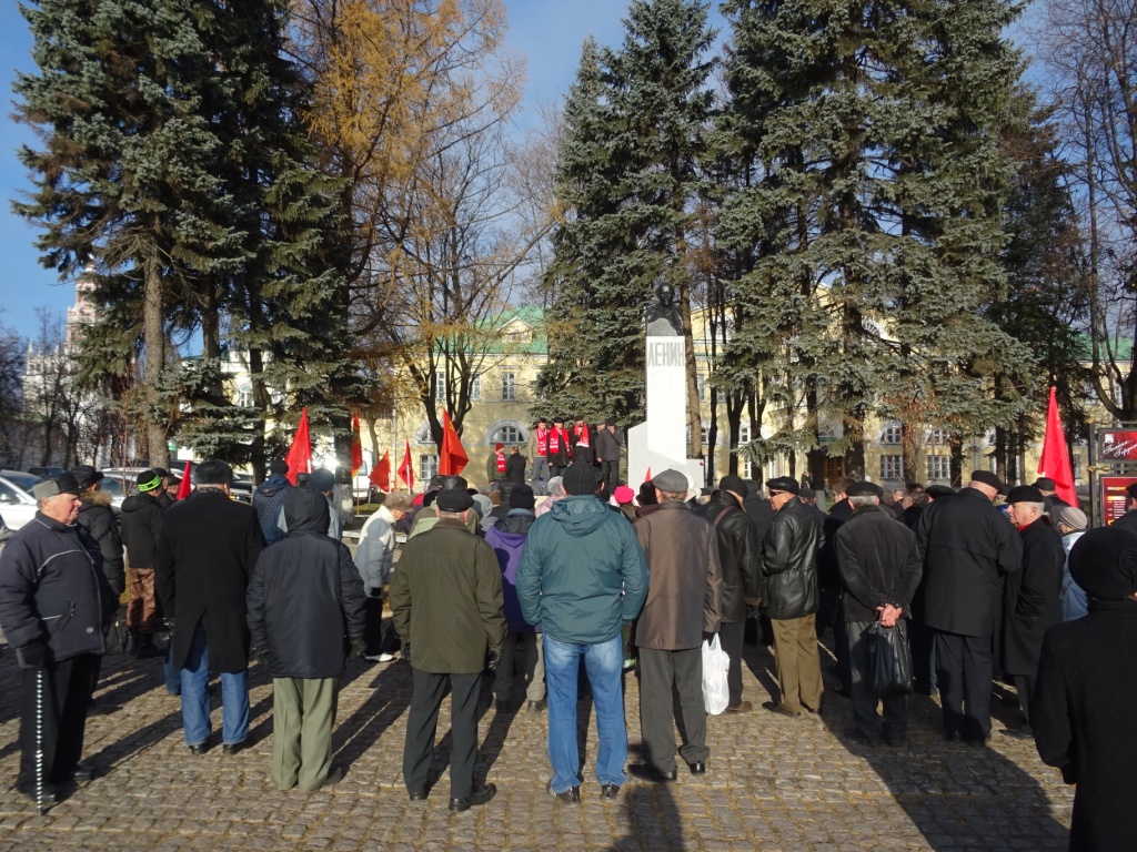 7 ноября в Сергиевом Посаде коммунисты провели митинг на Красногорской площади