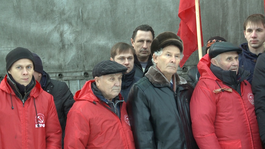 Коммунисты отправили 47-ой гуманитарный конвой жителям Донбасса