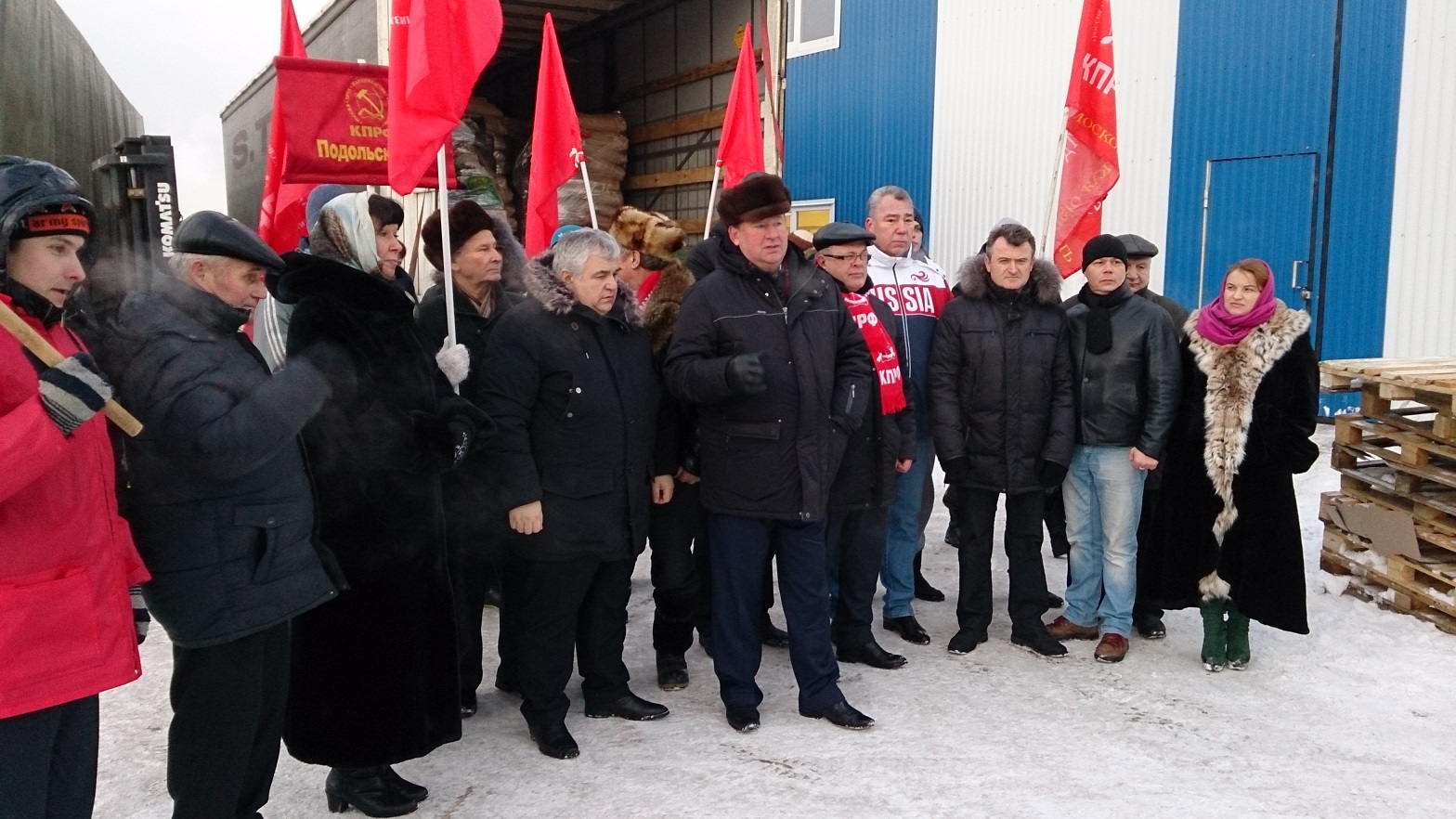 Коммунисты отправили сорок девятый гуманитарный груз в Новороссию