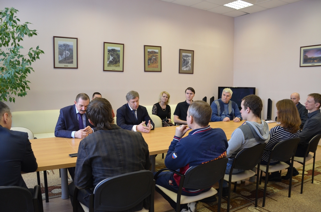 Депутат Госдумы А.Ю. Русских на встрече с жителями Зарайска рассказал об антикризисных мерах