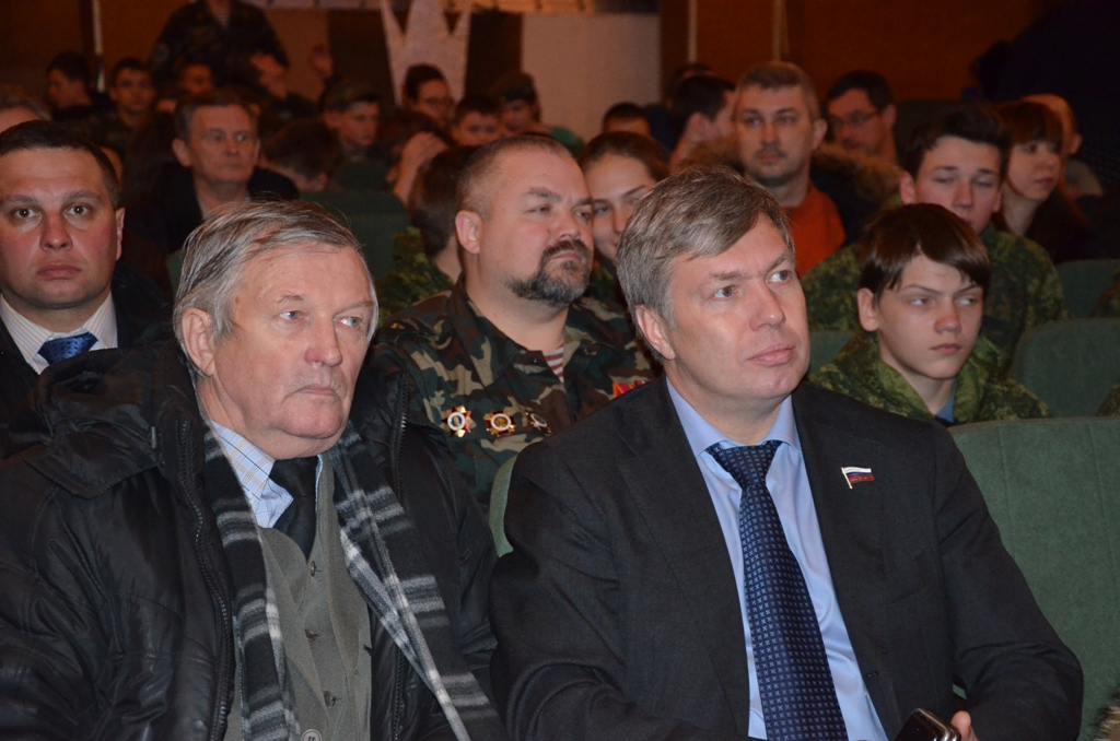 Алексей Русских наградил победителей военно-спортивной игры «Юнармейские старты»