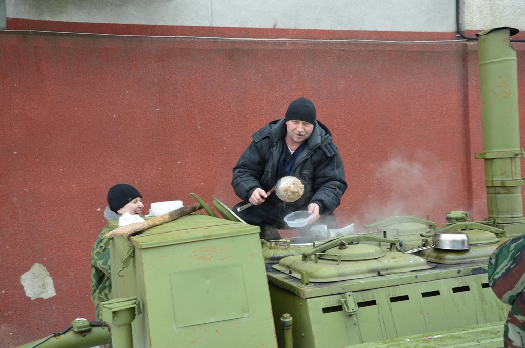 Алексей Русских наградил победителей военно-спортивной игры «Юнармейские старты»