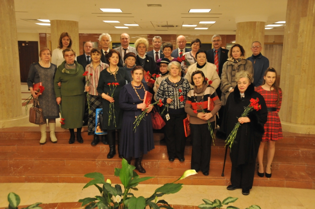 В Мособлдуме открылась выставка «Детство, опаленное войной»