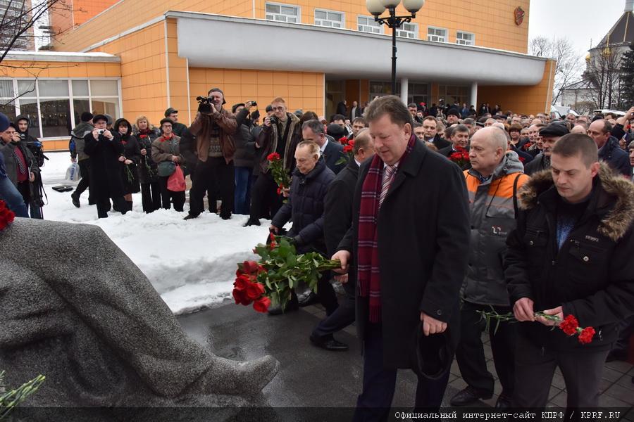 Человек труда должен стать хозяином России. Доклад Г.А. Зюганова на Всероссийском Совете трудовых коллективов
