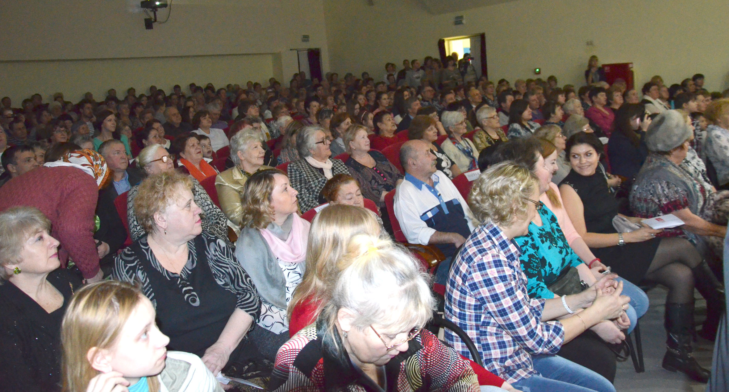 Алексей Русских поздравил женщин Луховицкого района