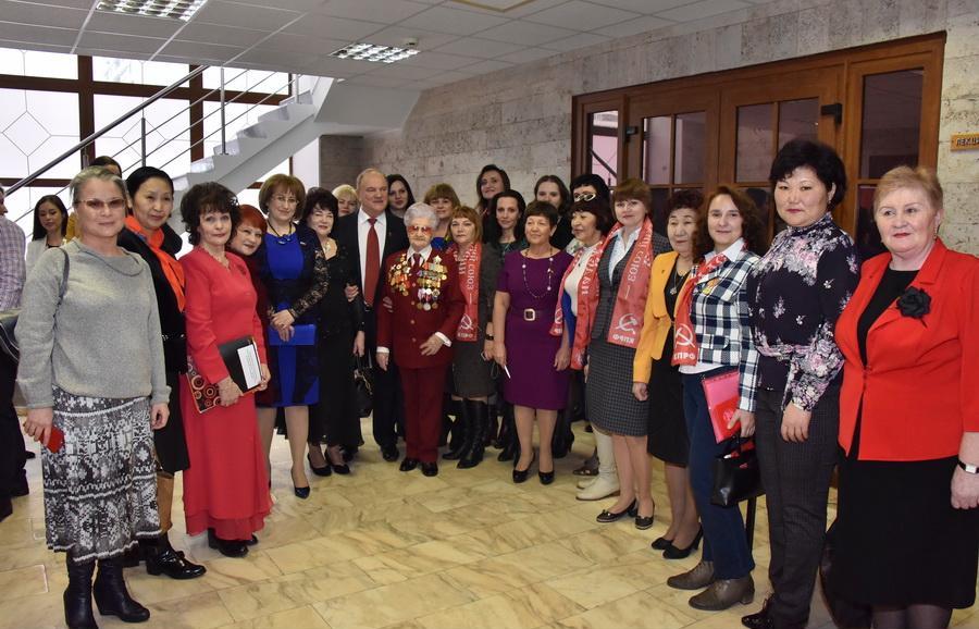 С надеждой в будущее