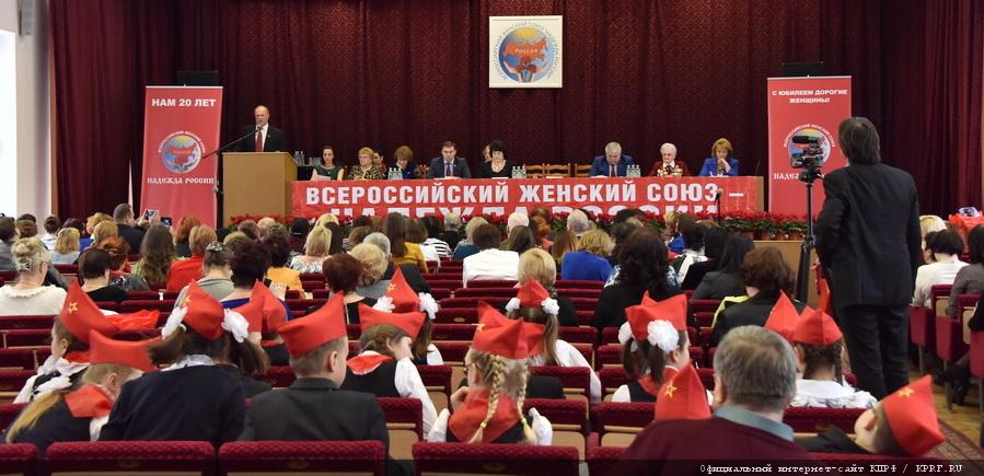 С надеждой в будущее