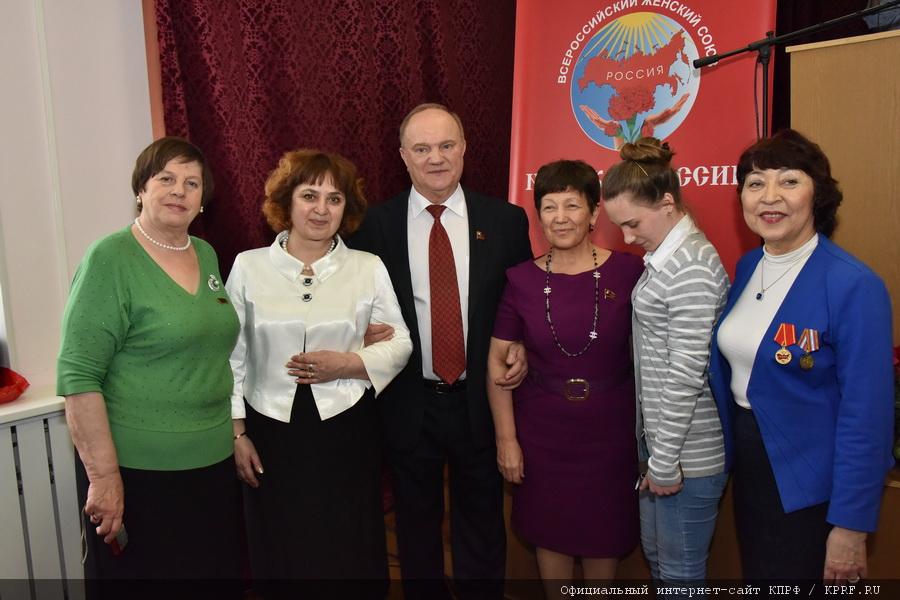 С надеждой в будущее