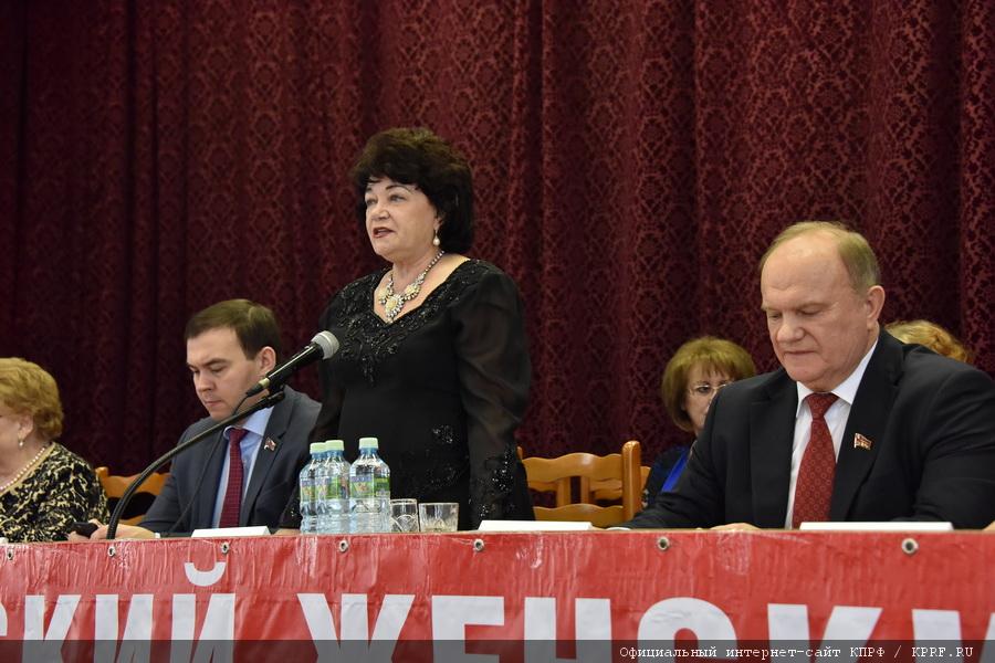 С надеждой в будущее