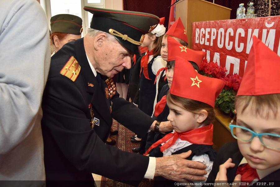 С надеждой в будущее