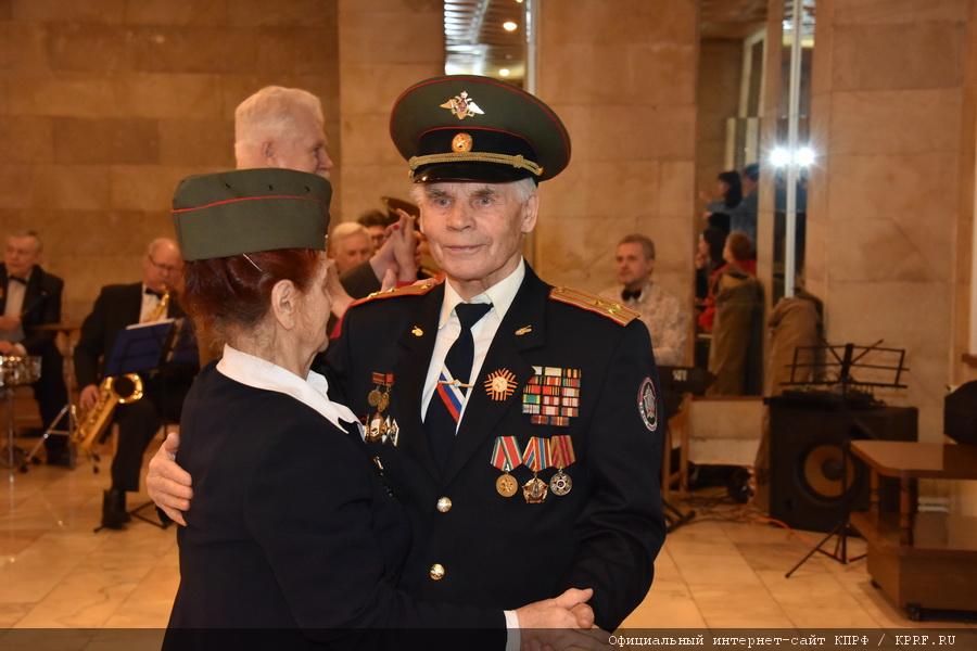 С надеждой в будущее