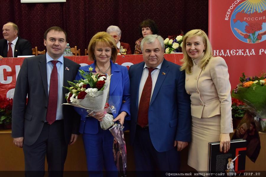 С надеждой в будущее
