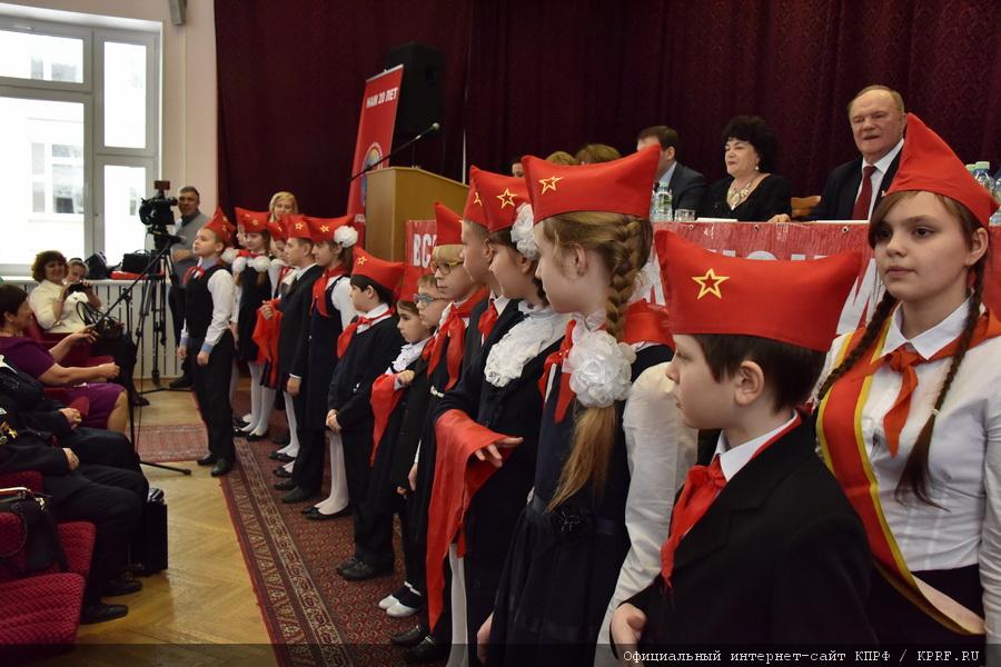 С надеждой в будущее