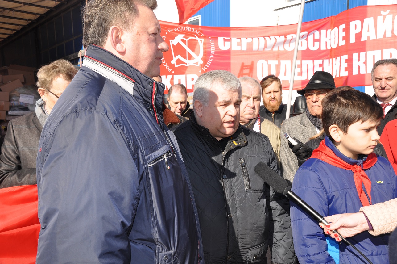 Коммунисты отправили 53-ий гуманитарный конвой