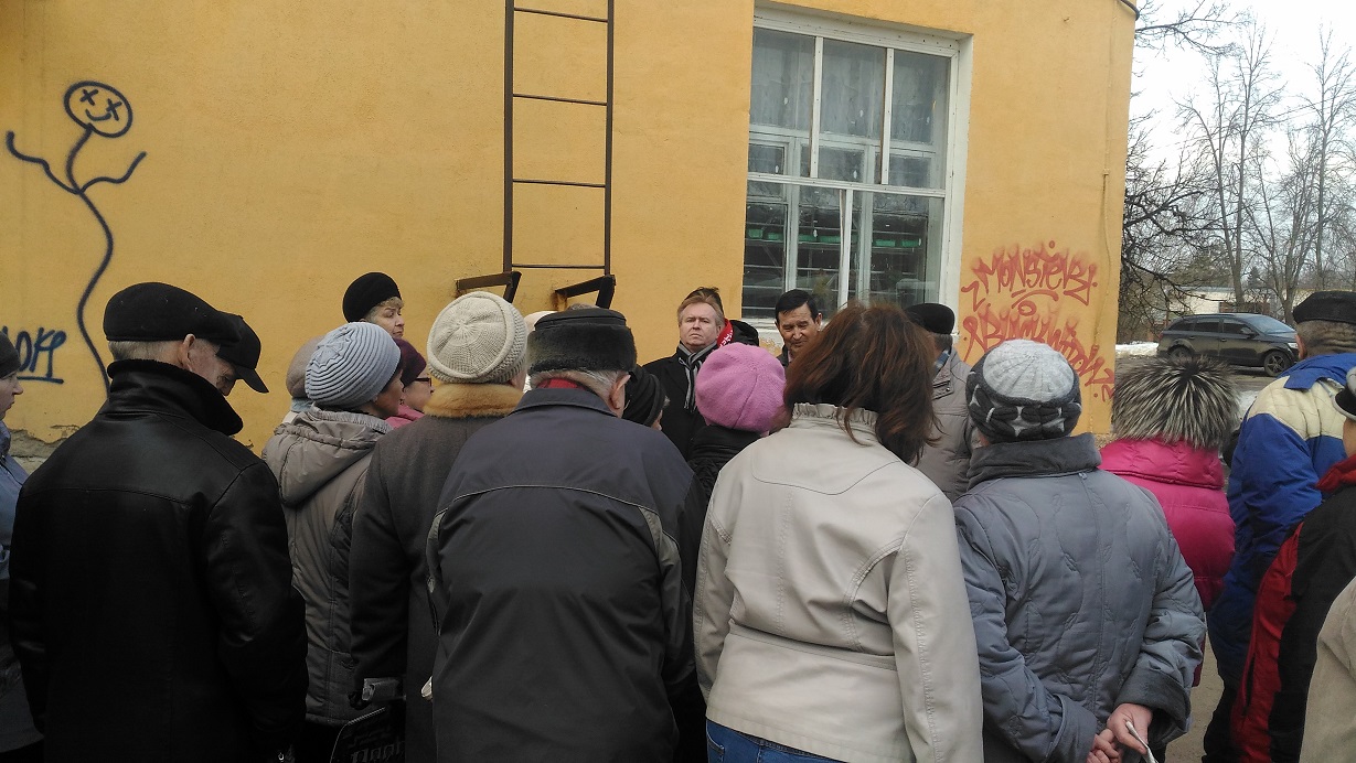 Уличные встречи в городе Краснозаводске