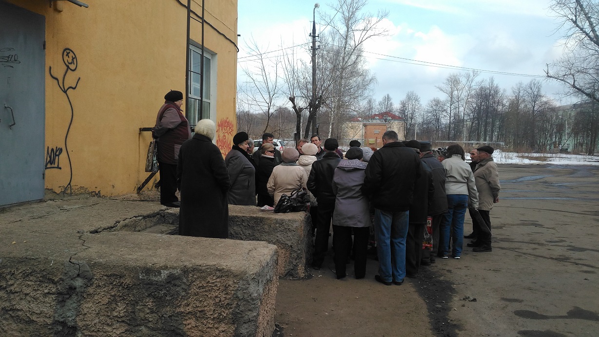 Уличные встречи в городе Краснозаводске
