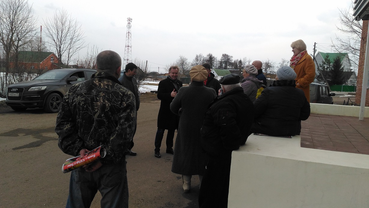 Уличные встречи в городе Краснозаводске