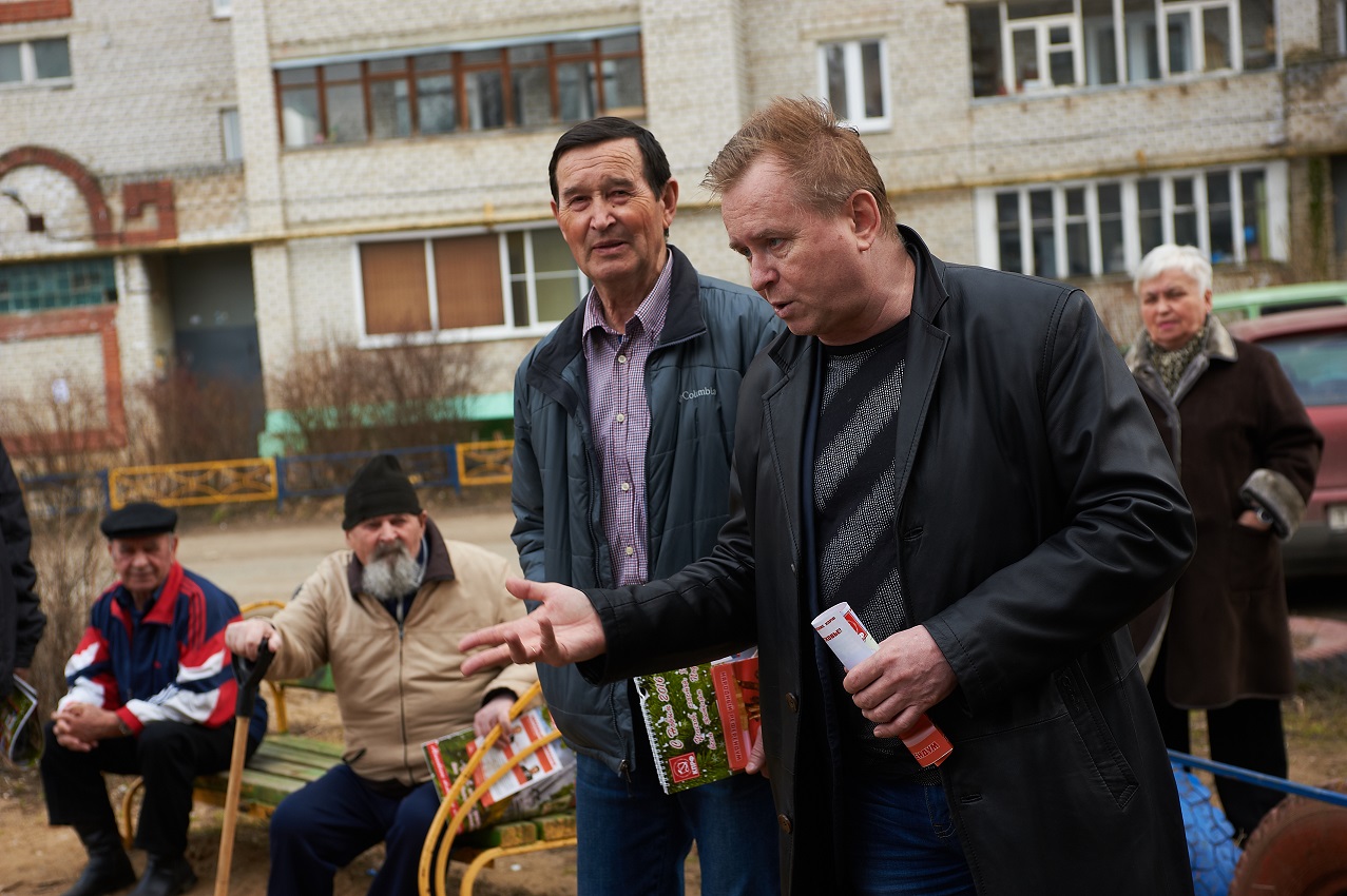 Прошли встречи коммунистов с жителями микрорайонов Ферма и Птицеград