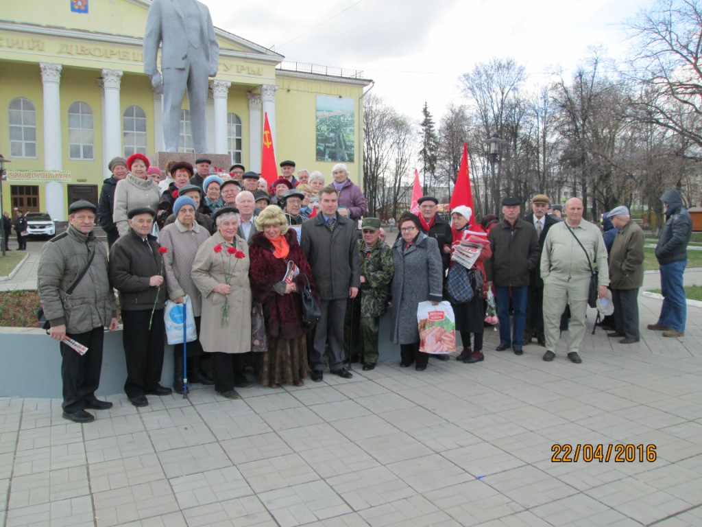 Люберецкие коммунисты возложили цветы к памятнику В.И. Ленину
