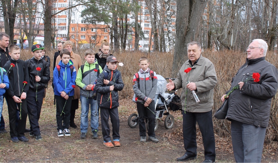 Красноармейские коммунисты возложили цветы к памятнику В.И. Ленина