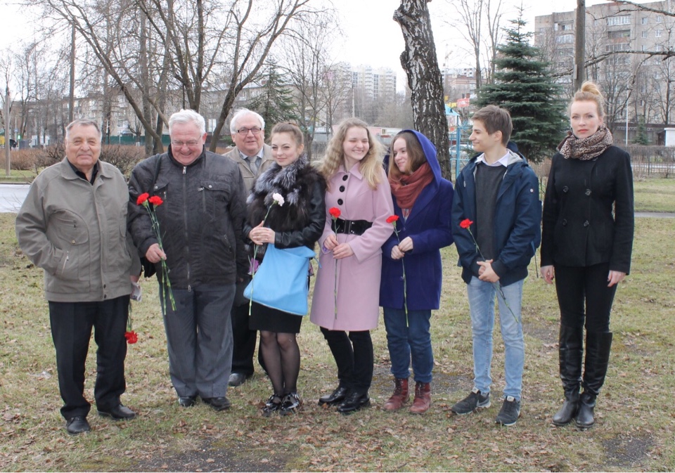 Красноармейские коммунисты возложили цветы к памятнику В.И. Ленина