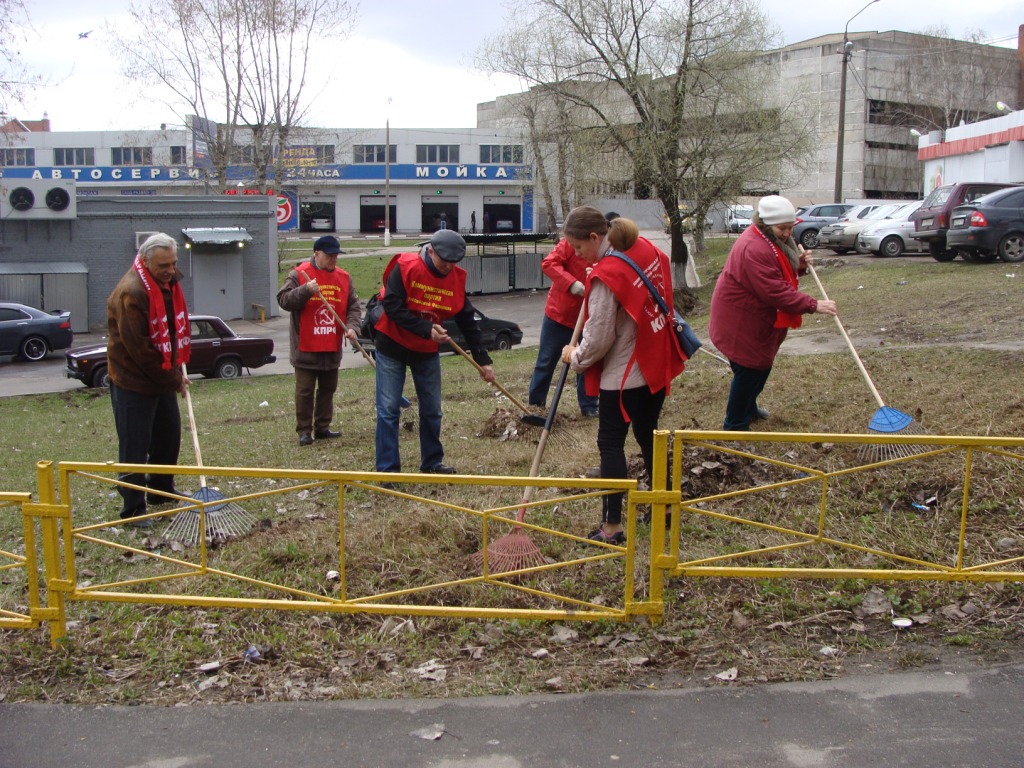 Реутовские коммунисты провели субботник