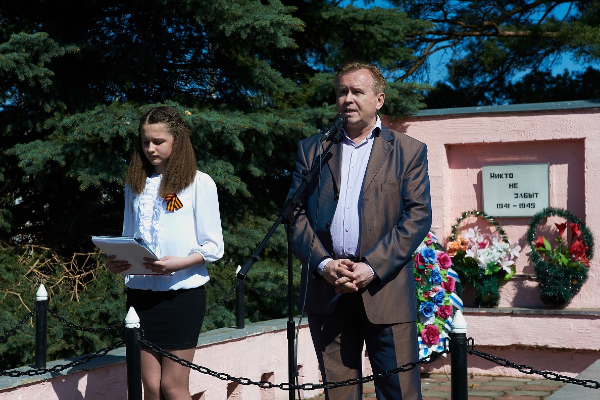Памяти павших будем достойны