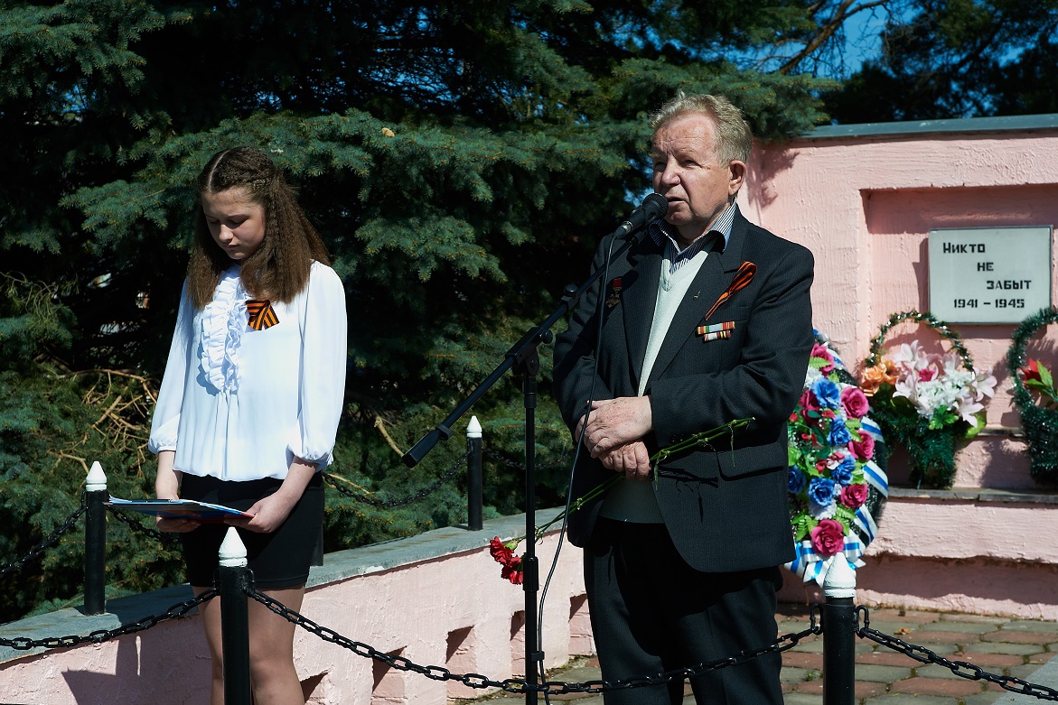 Памяти павших будем достойны
