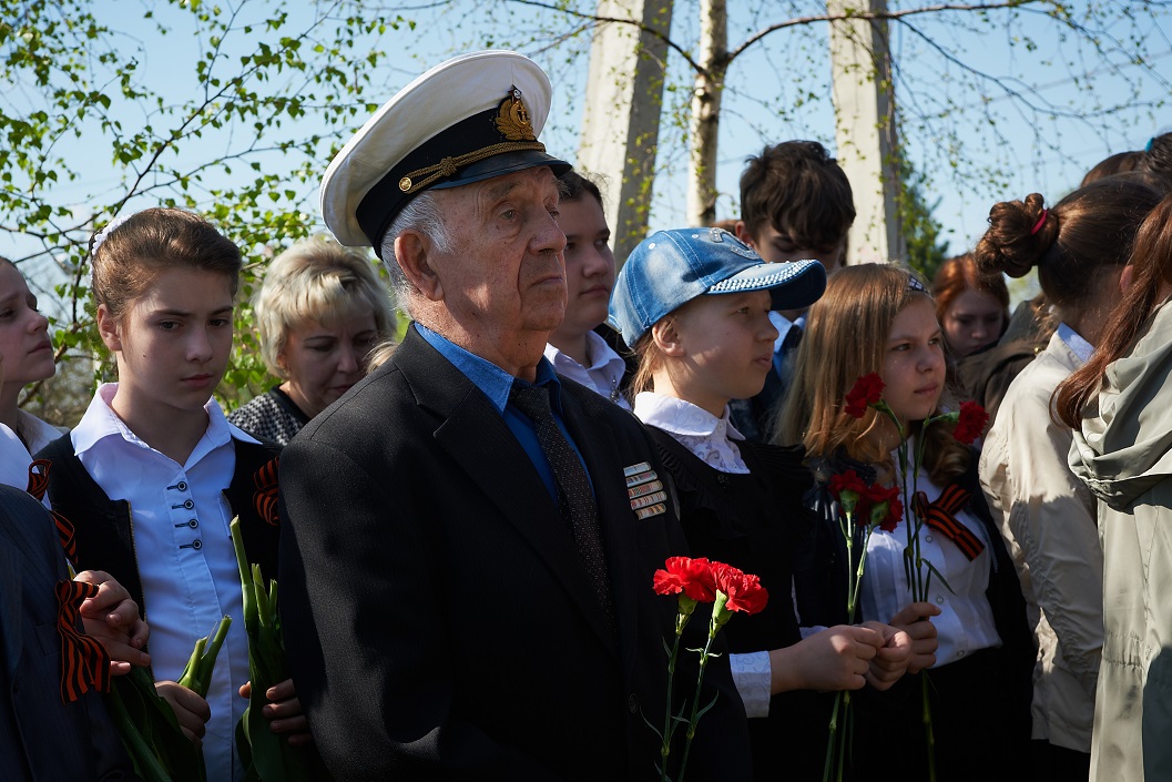 Памяти павших будем достойны