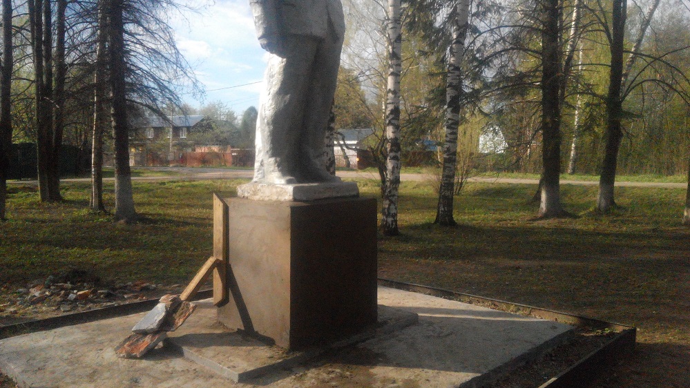 Пушкинские коммунисты отреставрировали памятник В.И. Ленину