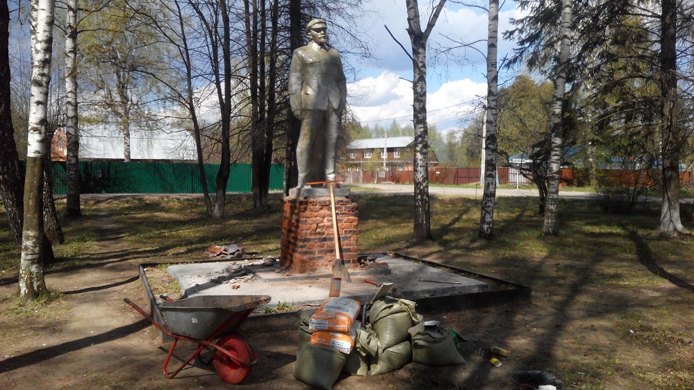 Пушкинские коммунисты отреставрировали памятник В.И. Ленину