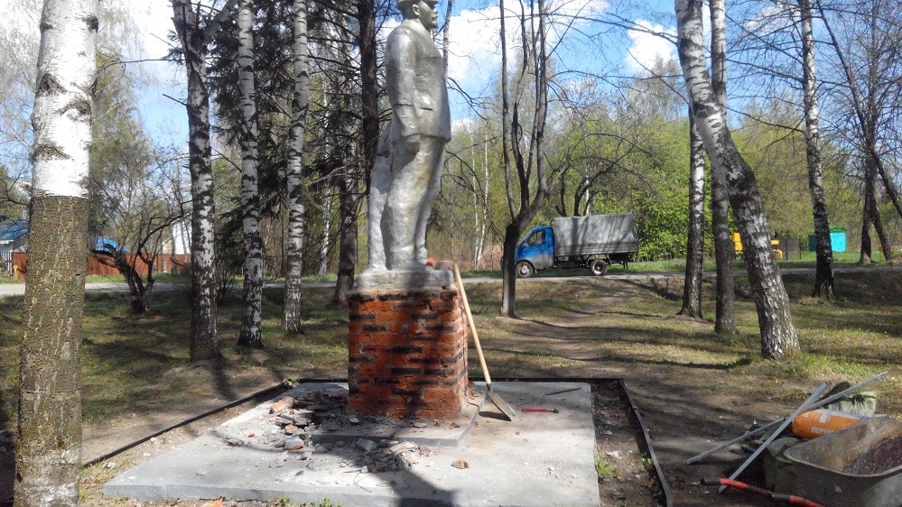 Пушкинские коммунисты отреставрировали памятник В.И. Ленину