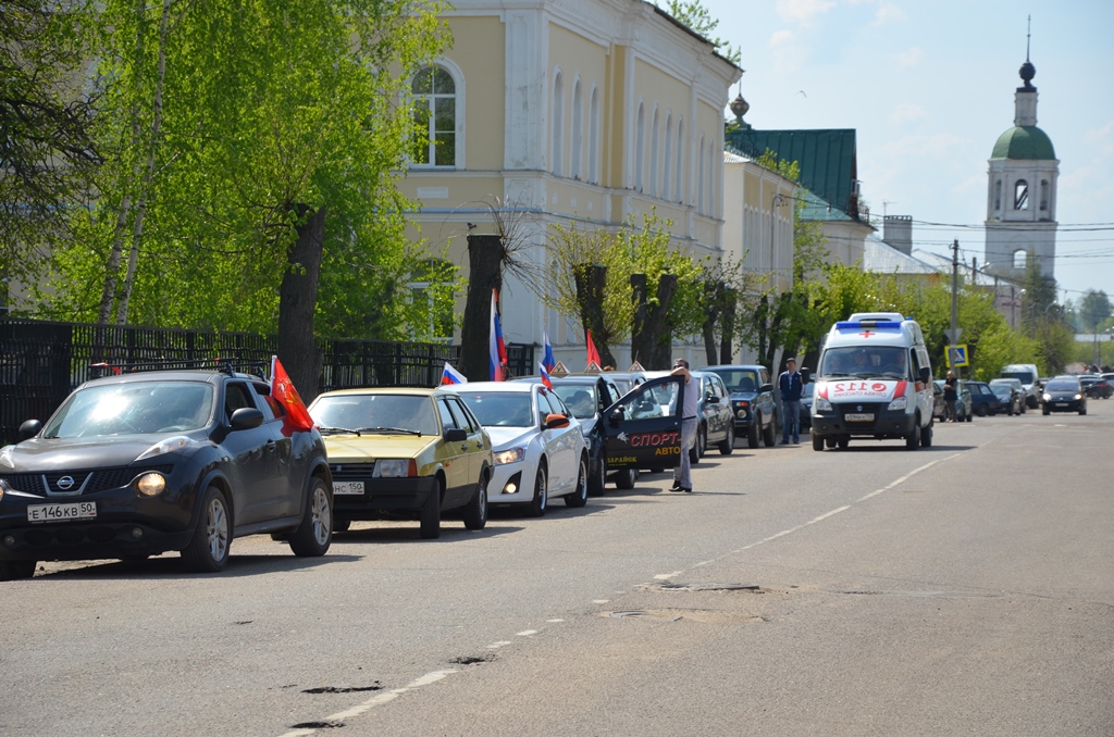 «Дорогами победителей»: в Зарайском районе коммунисты День победы встретили автопробегом