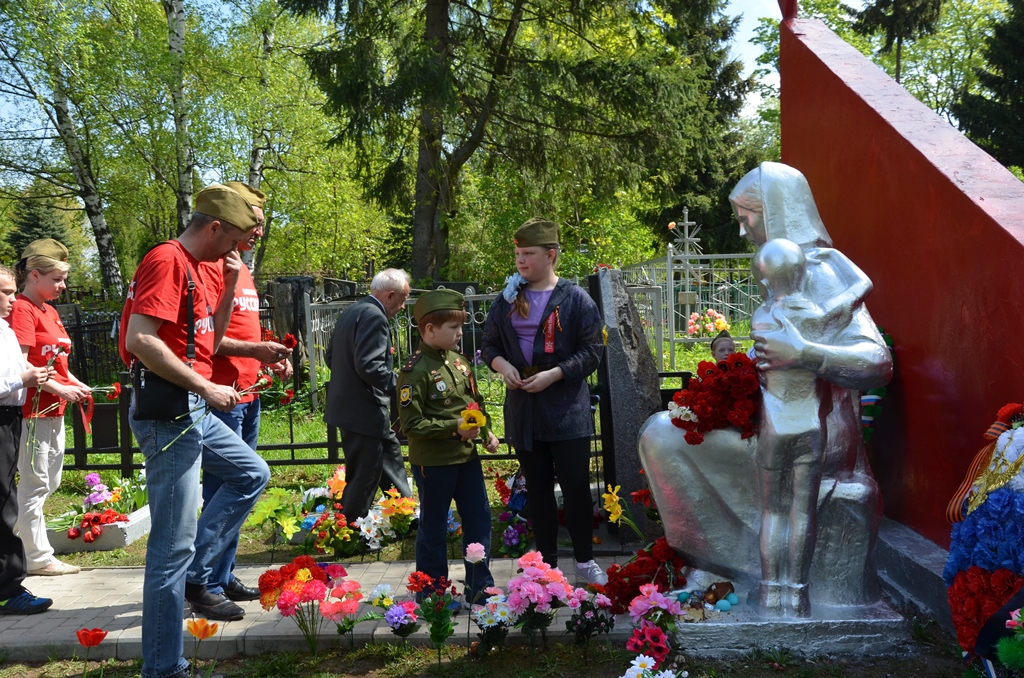 «Дорогами победителей»: в Зарайском районе коммунисты День победы встретили автопробегом