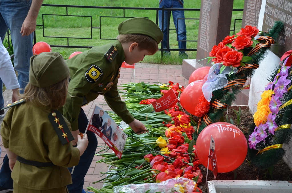 «Дорогами победителей»: в Зарайском районе коммунисты День победы встретили автопробегом