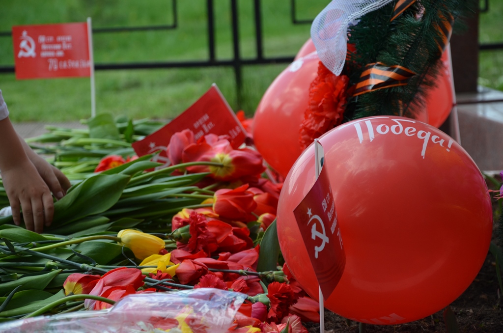 «Дорогами победителей»: в Зарайском районе коммунисты День победы встретили автопробегом