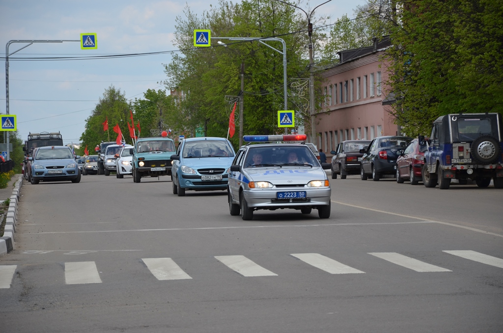 «Дорогами победителей»: в Зарайском районе коммунисты День победы встретили автопробегом