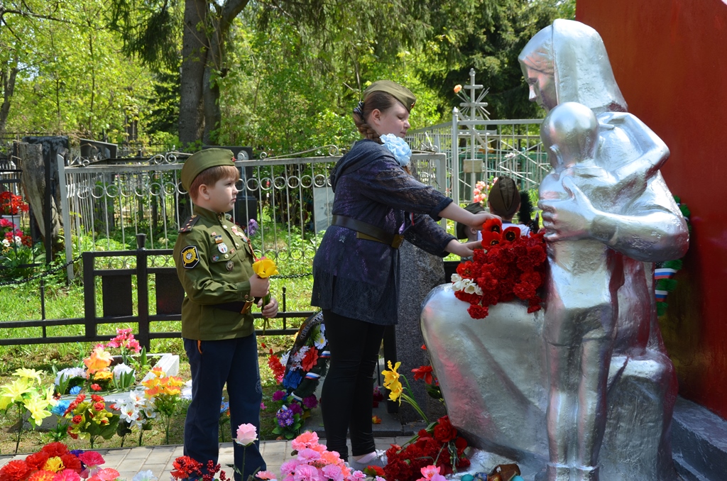 «Дорогами победителей»: в Зарайском районе коммунисты День победы встретили автопробегом