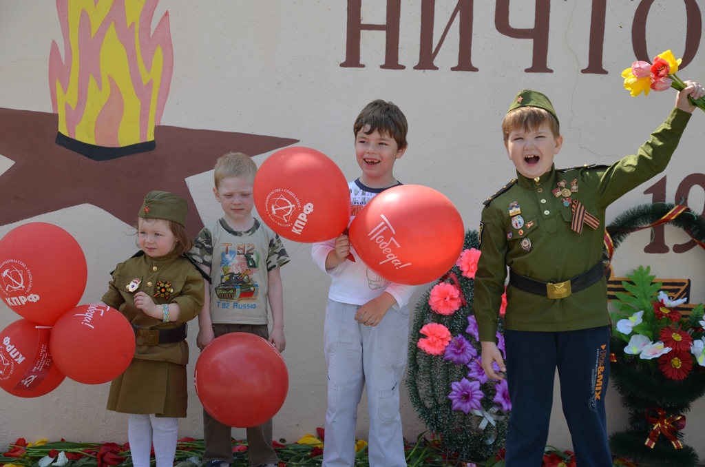 «Дорогами победителей»: в Зарайском районе коммунисты День победы встретили автопробегом