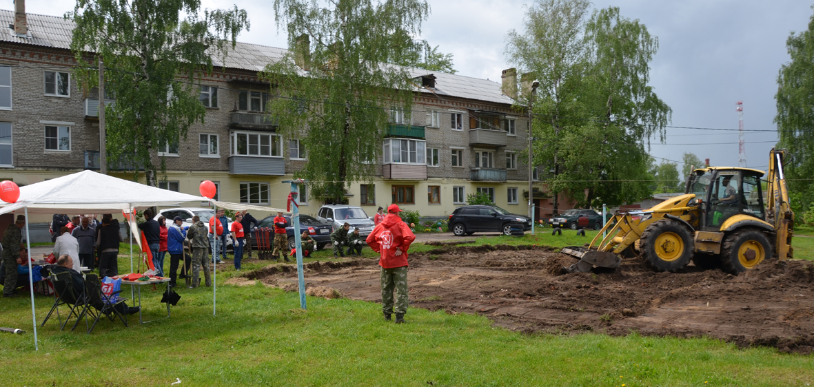 В Коломне «команда Русских» обустроила территорию под размещение детской площадки