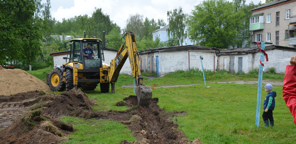В Коломне «команда Русских» обустроила территорию под размещение детской площадки