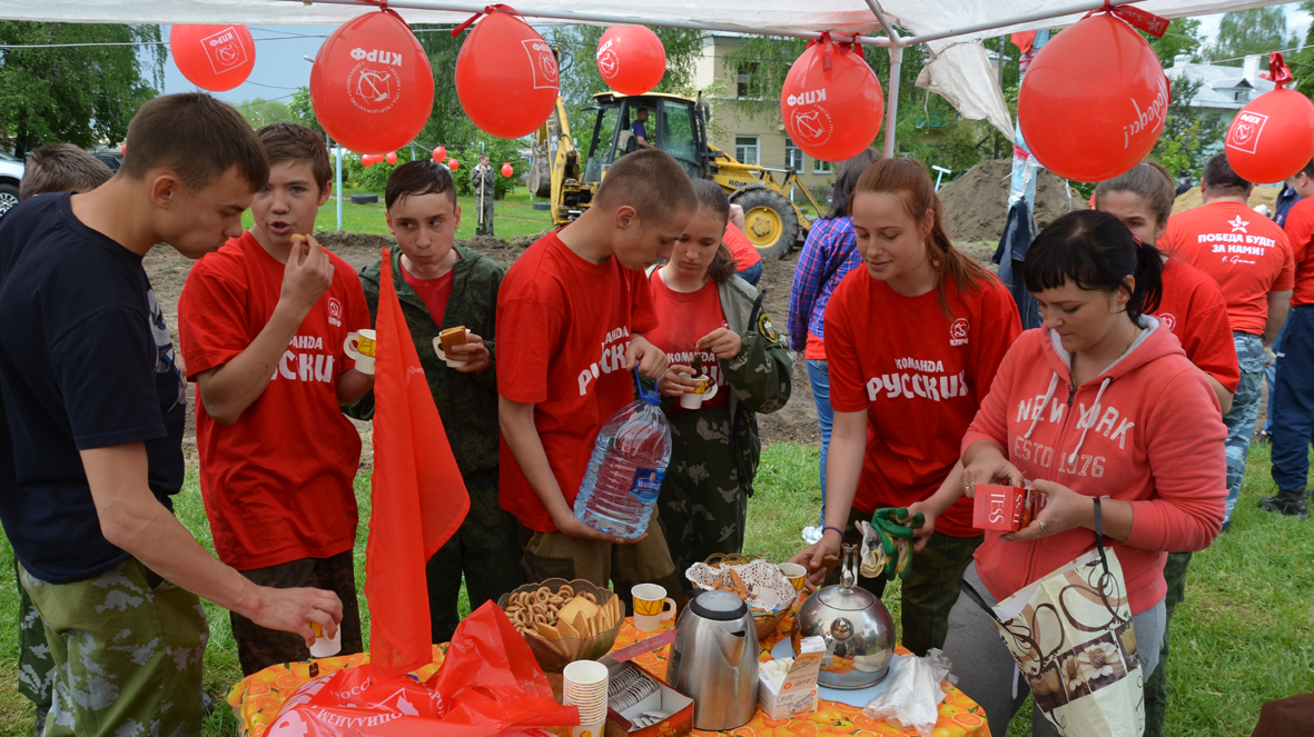 В Коломне «команда Русских» обустроила территорию под размещение детской площадки