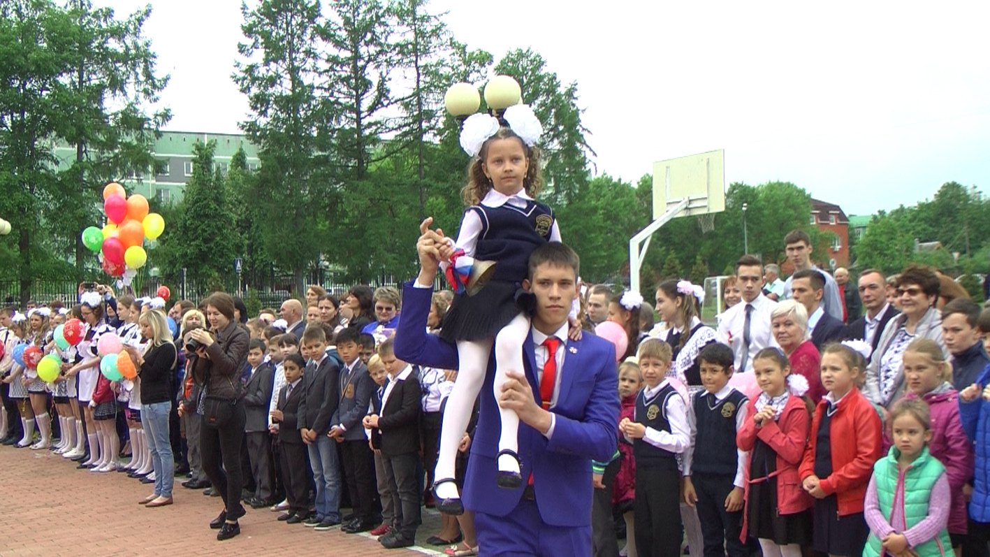 Алексей Русских поздравил зарайских и серебряно-прудских школьников с окончанием учебного года