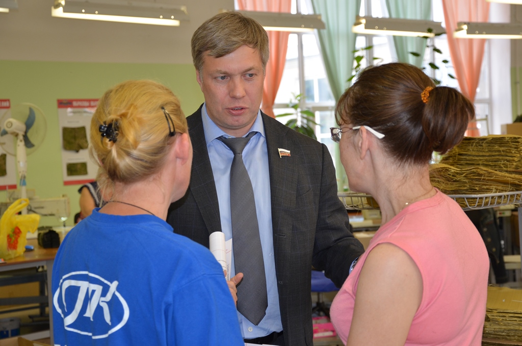 Алексей Русских осмотрел реконструкцию гидроузла на реке Оке в Луховицком районе