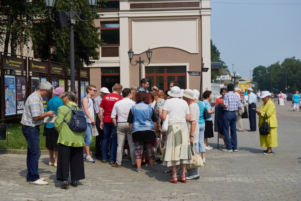 Митинг в Сергиевом Посаде. Жители требуют горячую воду!
