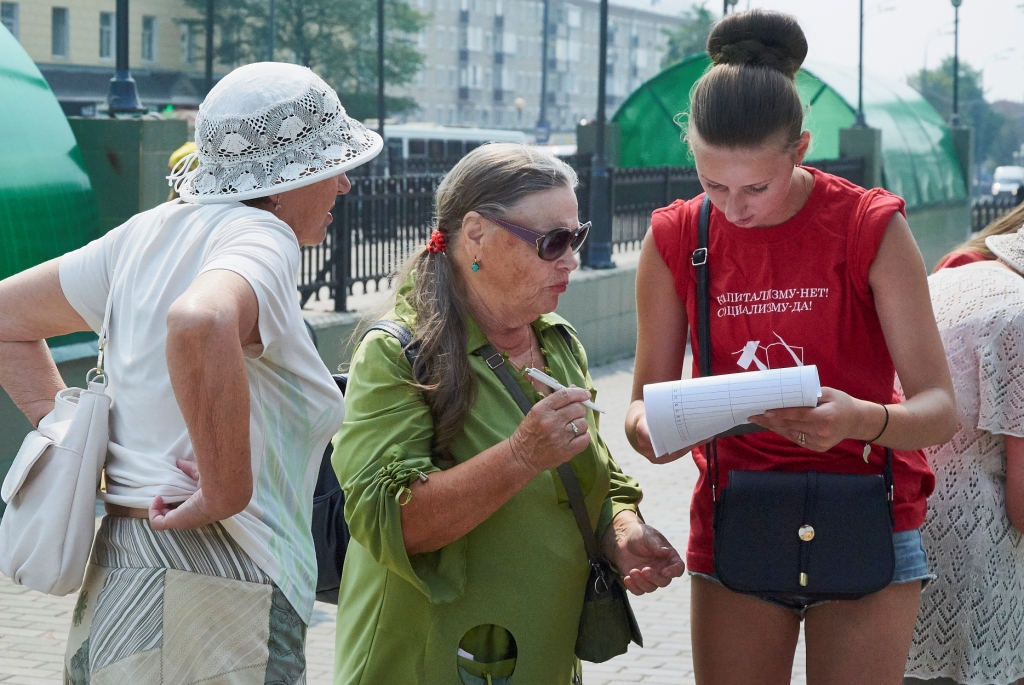 Митинг в Сергиевом Посаде. Жители требуют горячую воду!