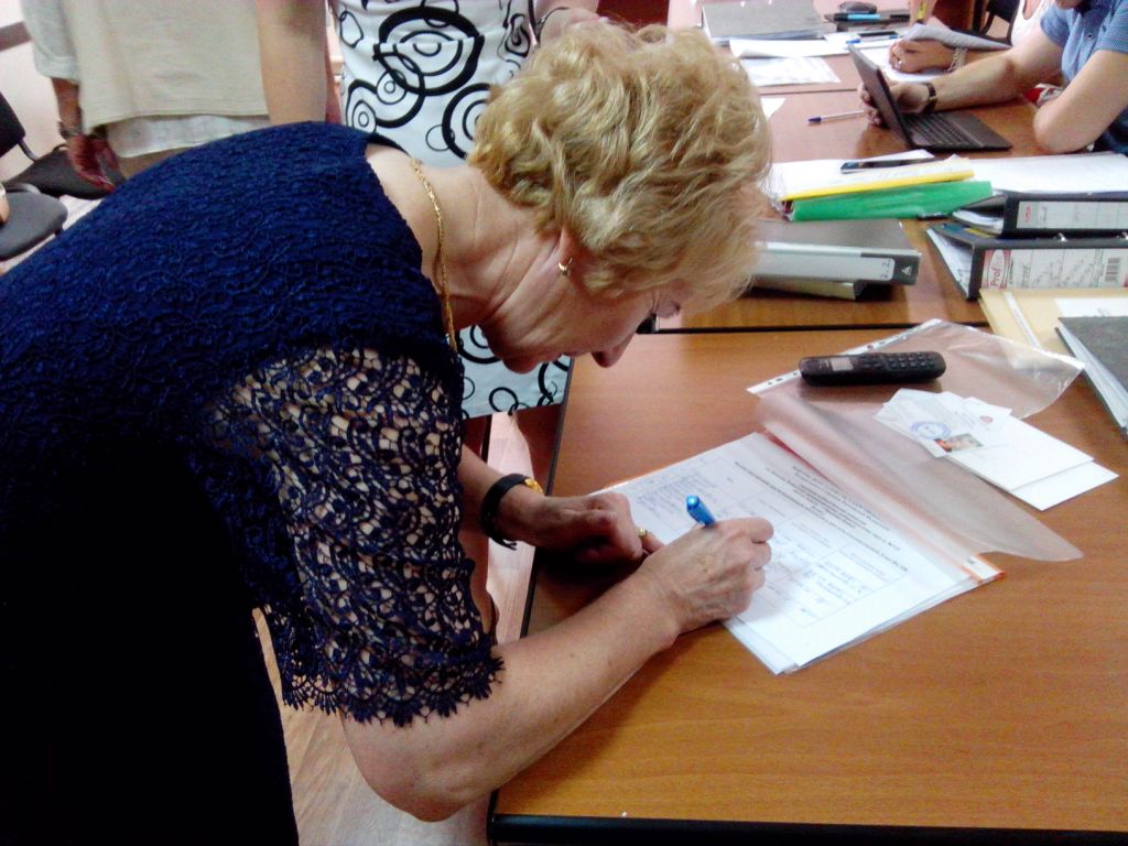 Нина Веселова получила удостоверение кандидата в депутаты Государственной Думы